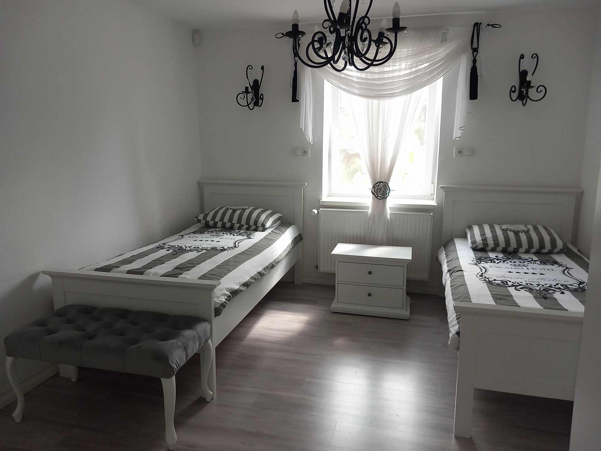 Čalouněná lavice Ludvík Chesterfield 45x90 fotografie zákazníka Eva