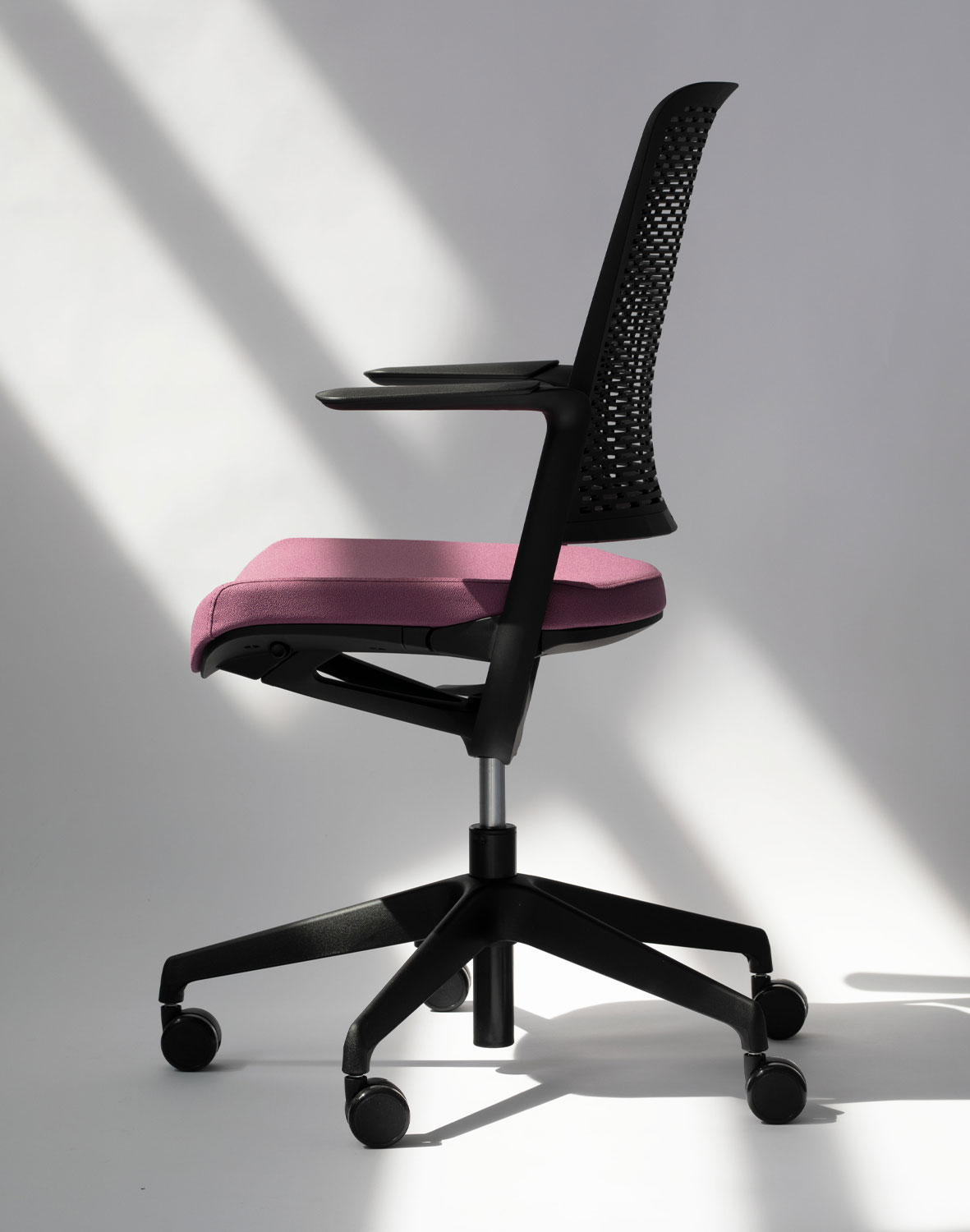 Krzesło biurowe WithMe Black