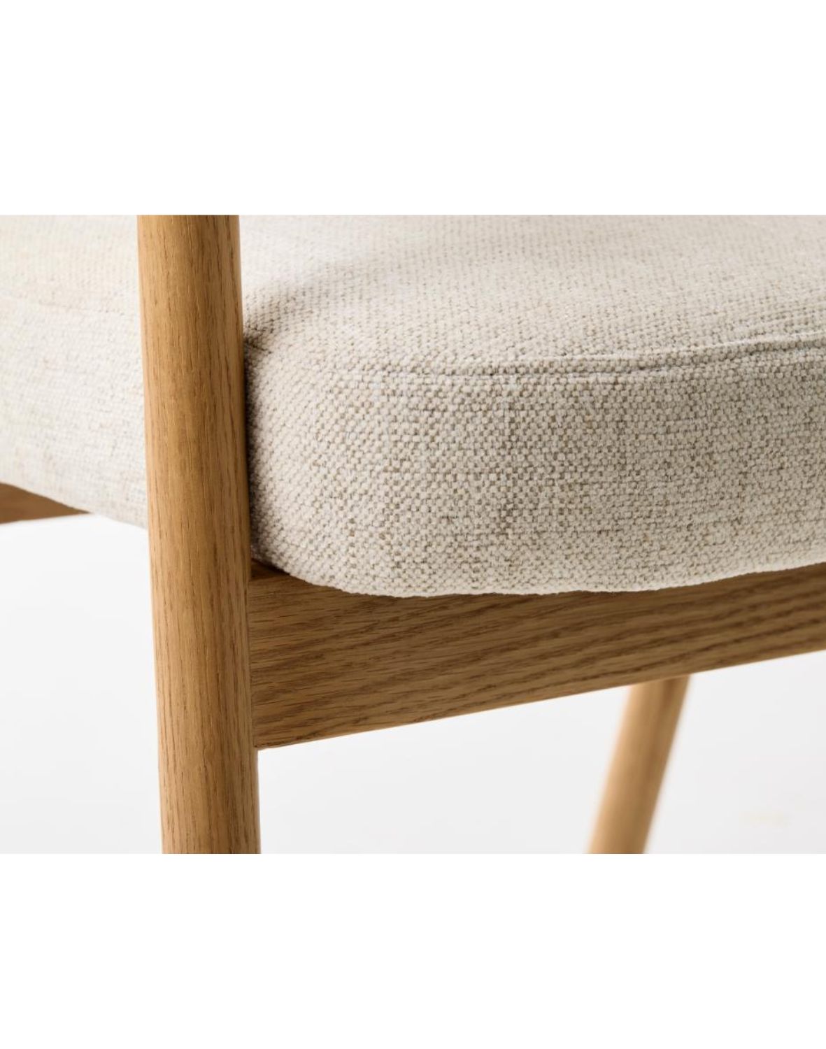 fotel tapicerowany elk, dębowe nogi w stylu skandynawskim (56160000)