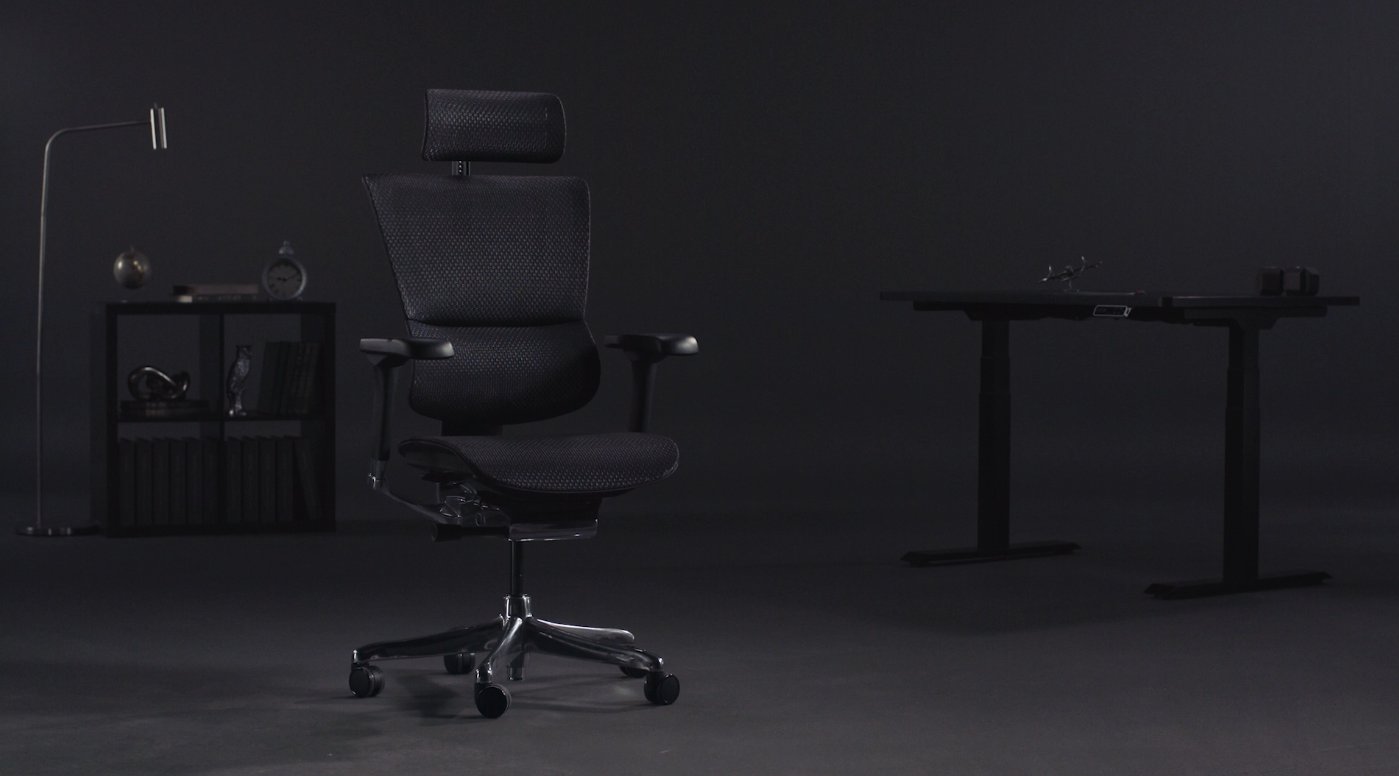 Fotel Ioo 2 + Biurko regulowane Alto 101 Black