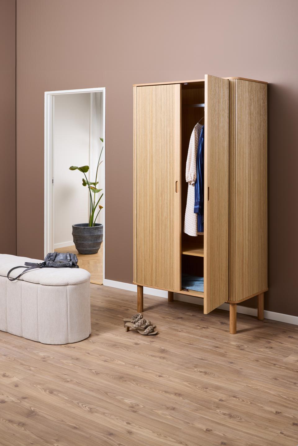 wysoka szafka drewniana langley na ubrania (24043), dąb